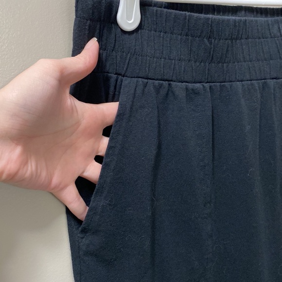 Like NEW AnyBody Cozy Knit Cargo Joggers - Picture 5 of 6